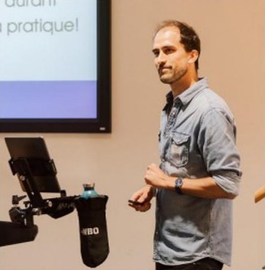 Nathan Bonjour de NBO lors d’une présentation